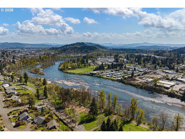 839 LUPINE St, Springfield, OR 97477