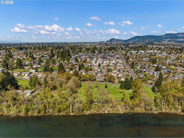 839 LUPINE St, Springfield, OR 97477