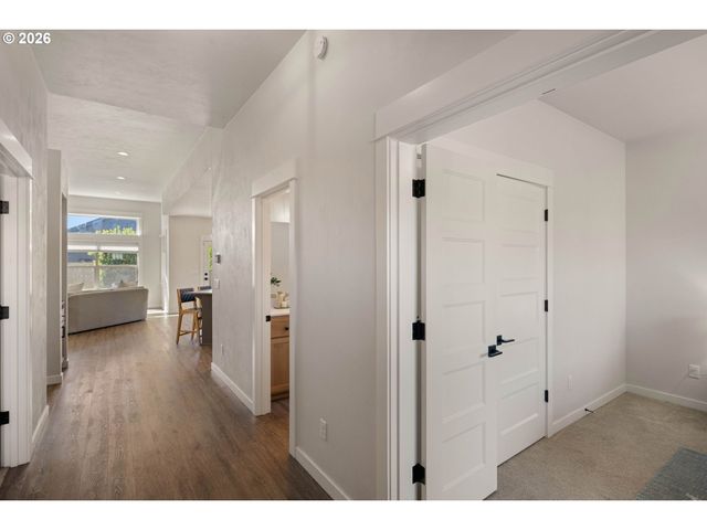 839 LUPINE St, Springfield, OR 97477