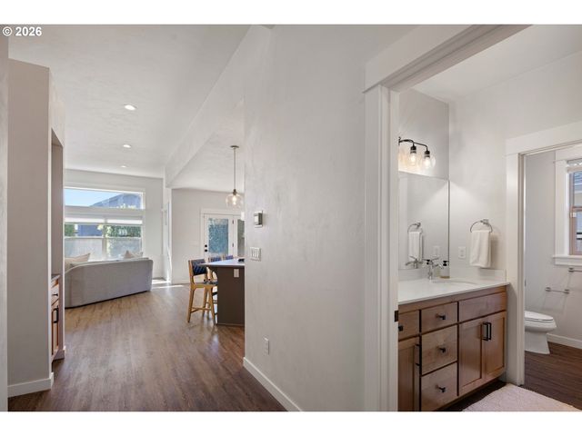 839 LUPINE St, Springfield, OR 97477