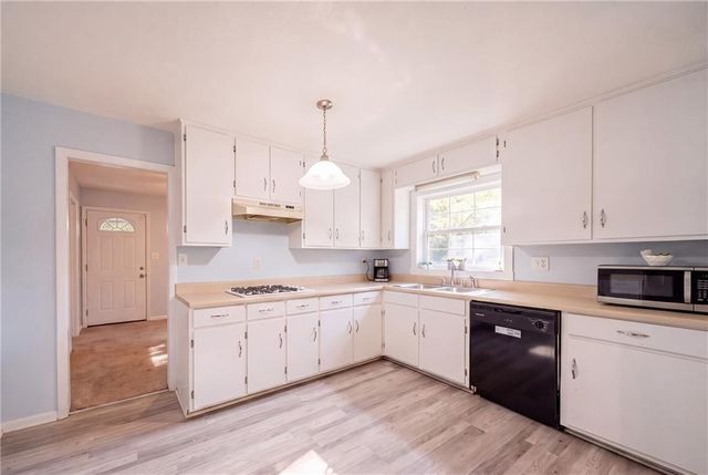 109 Lakeview Circle, Cumming, GA 30040