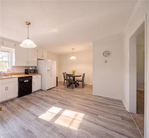 109 Lakeview Circle, Cumming, GA 30040