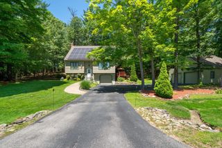 139 Barretts Hill Road, Hudson, NH 03051