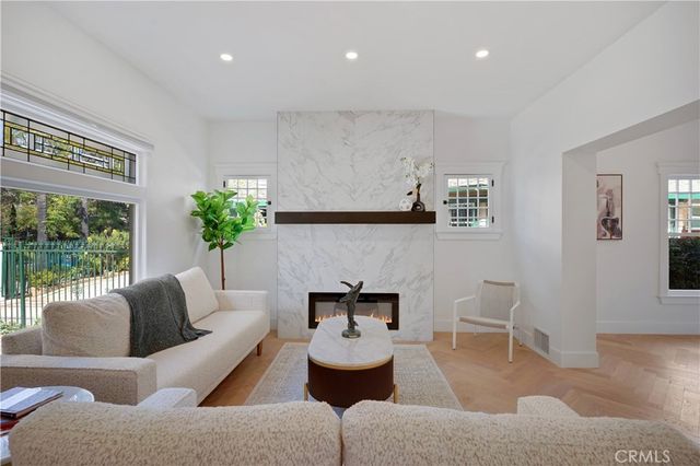 1800 S Oxford, Los Angeles, CA 90006