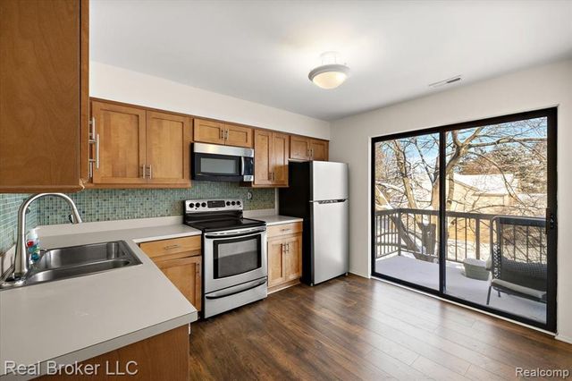 36952 Ridgedale Court, Farmington, MI 48331