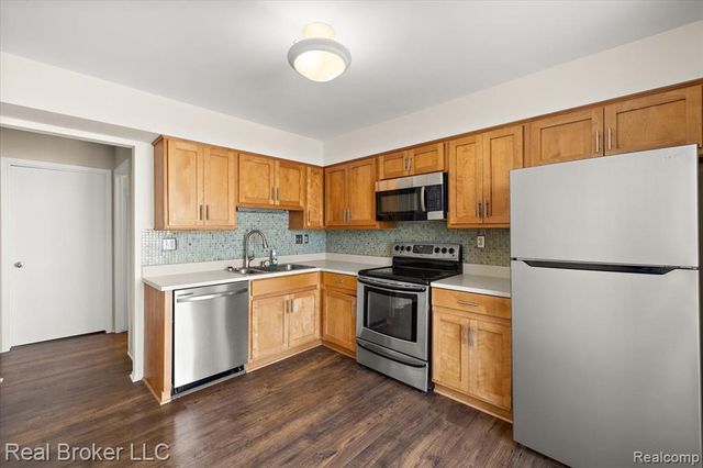 36952 Ridgedale Court, Farmington, MI 48331