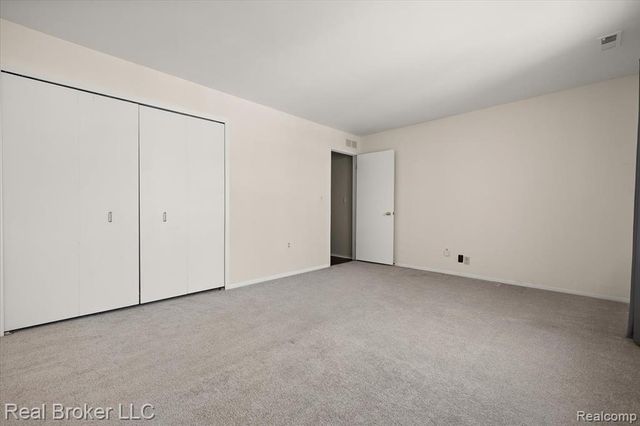 36952 Ridgedale Court, Farmington, MI 48331