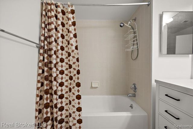 36952 Ridgedale Court, Farmington, MI 48331