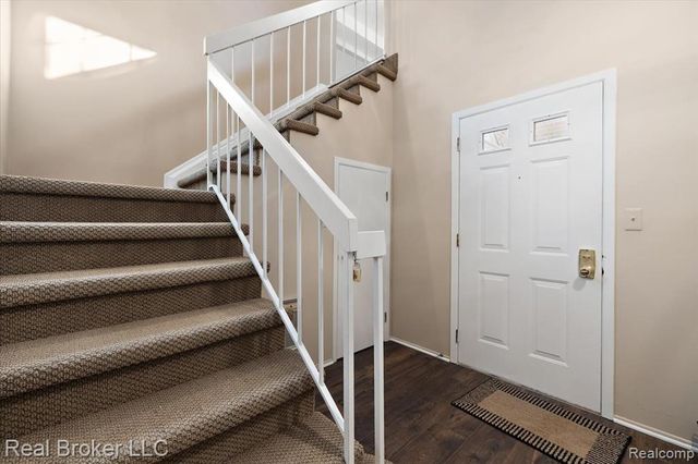 36952 Ridgedale Court, Farmington, MI 48331