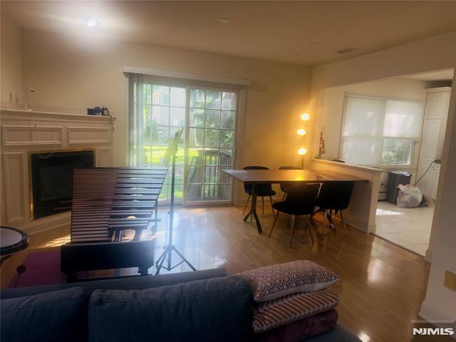 82 Hickory Court, Tenafly, NJ 07670