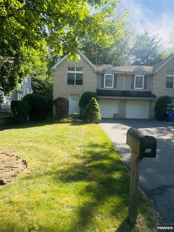 82 Hickory Court, Tenafly, NJ 07670