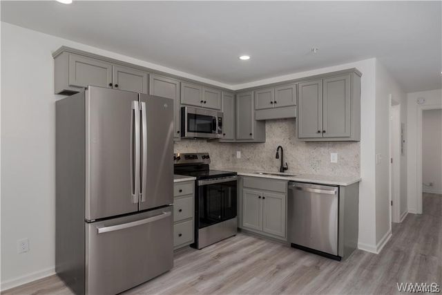 1212 12th 8, Tuscaloosa, AL 35401