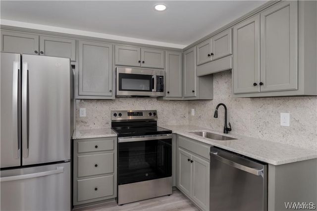 1212 12th 8, Tuscaloosa, AL 35401