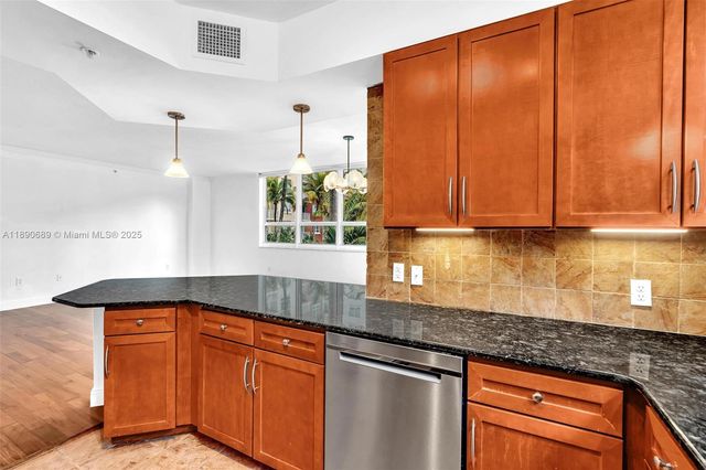 2000 N Bayshore Dr 227, Miami, FL 33137