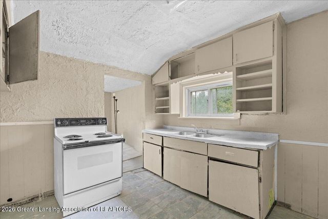 1213 N Chestnut Street, Lansing, MI 48906