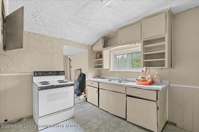 1213 N Chestnut Street, Lansing, MI 48906