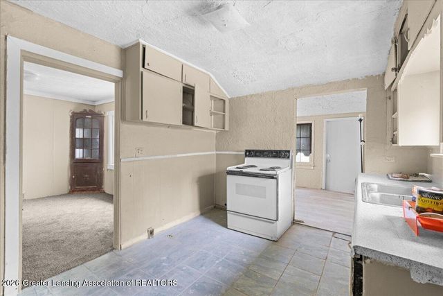 1213 N Chestnut Street, Lansing, MI 48906