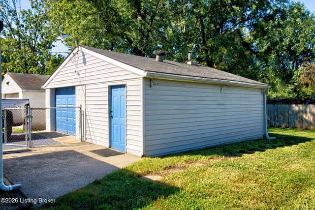 13418 Kinross Blvd, Louisville, KY 40272