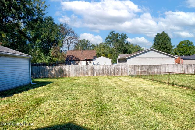 13418 Kinross Blvd, Louisville, KY 40272