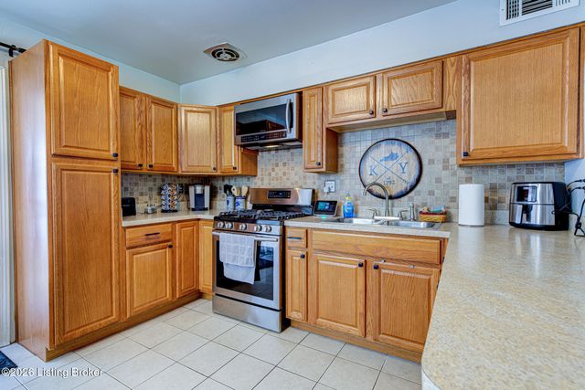 13418 Kinross Blvd, Louisville, KY 40272