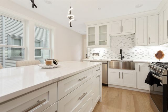 157 Boston Ave 1, Somerville, MA 02144