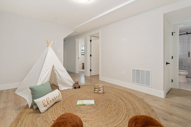 157 Boston Ave 1, Somerville, MA 02144