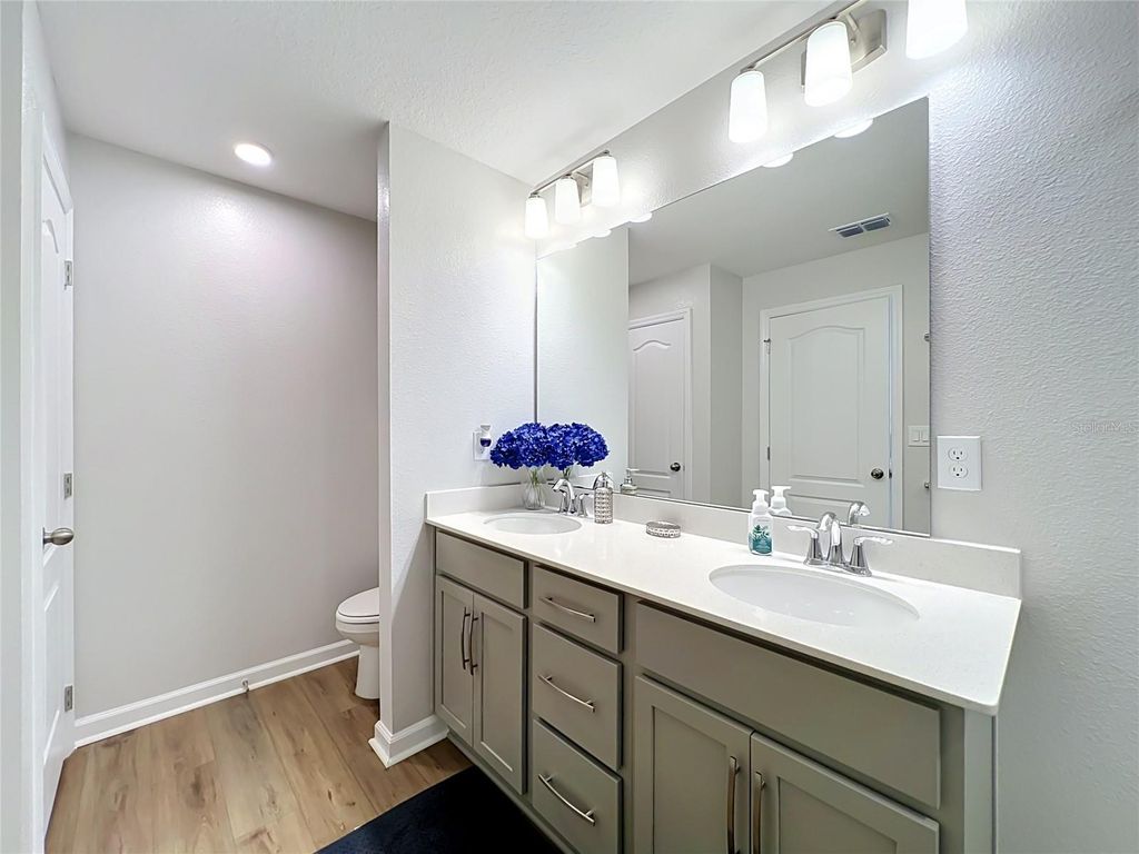 Image 13 of property listing at 4298 CAMPSITE LOOP, Orlando, FL 32824