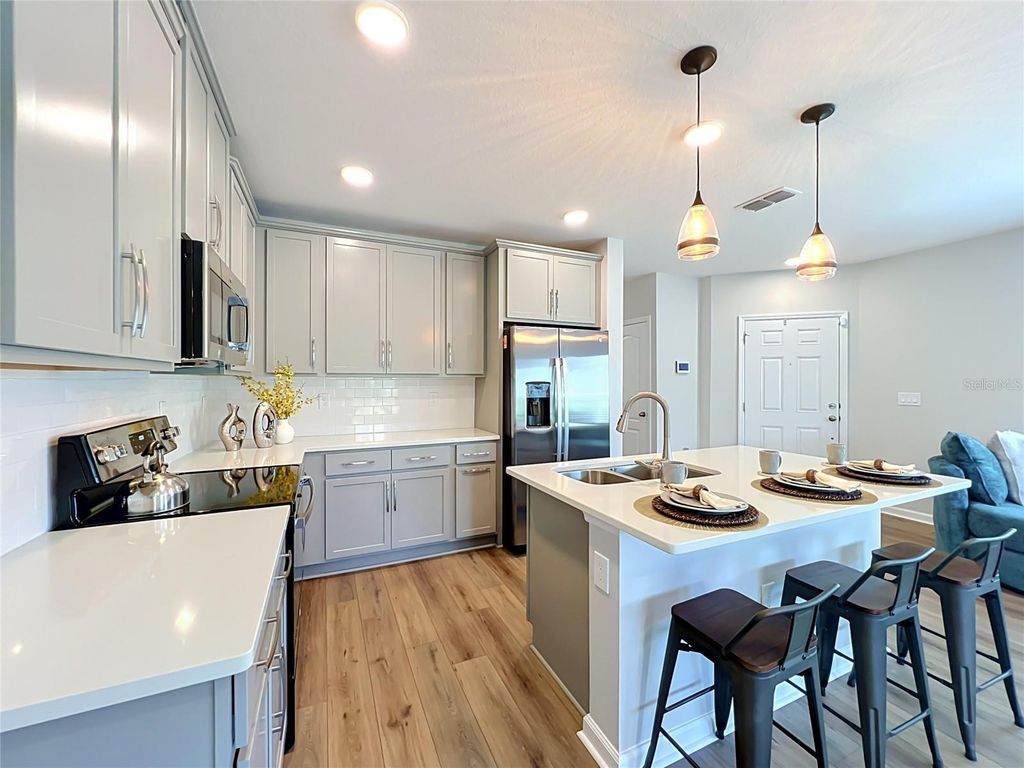 Image 5 of property listing at 4298 CAMPSITE LOOP, Orlando, FL 32824