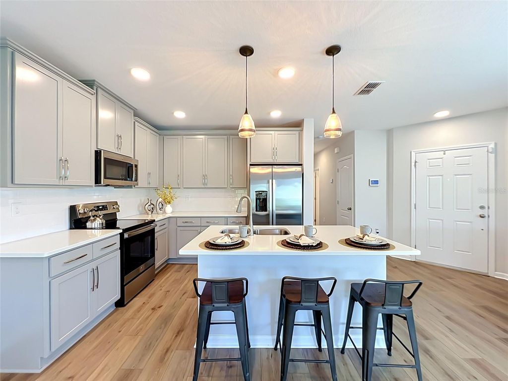 Image 6 of property listing at 4298 CAMPSITE LOOP, Orlando, FL 32824
