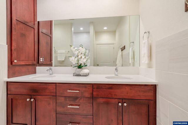 2998 NE Zuhlke Ln, Albany, OR 97321