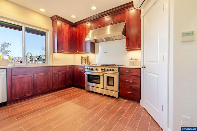 2998 NE Zuhlke Ln, Albany, OR 97321