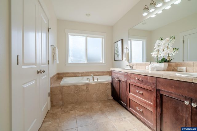 2998 NE Zuhlke Ln, Albany, OR 97321