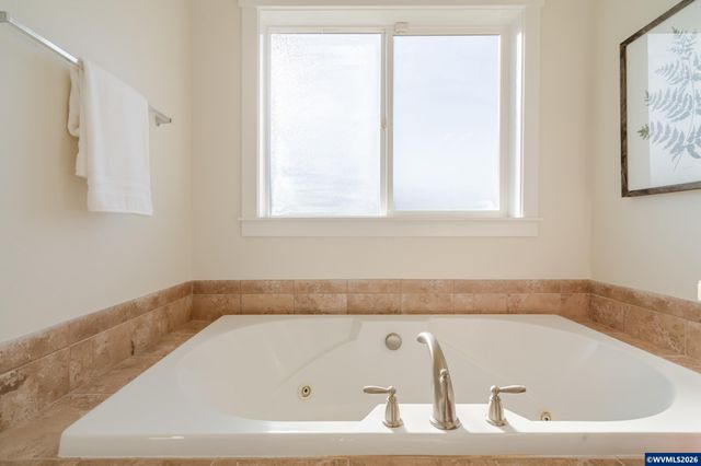 2998 NE Zuhlke Ln, Albany, OR 97321