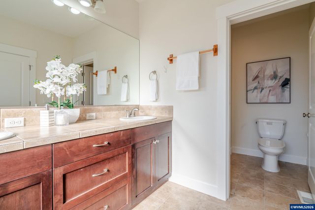 2998 NE Zuhlke Ln, Albany, OR 97321