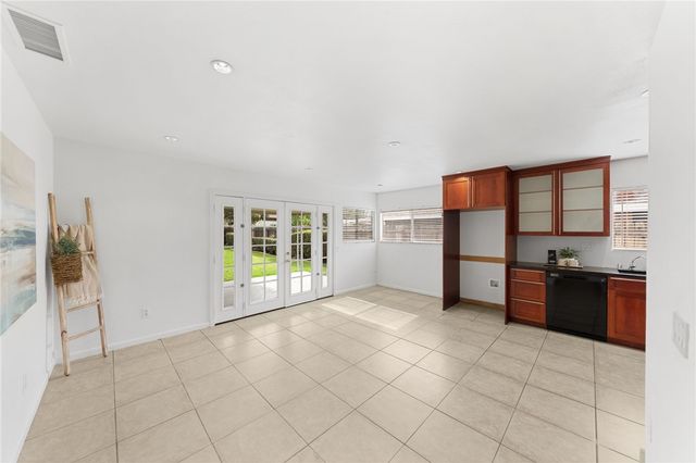 6090 Meadowbrook Lane, Riverside, CA 92504