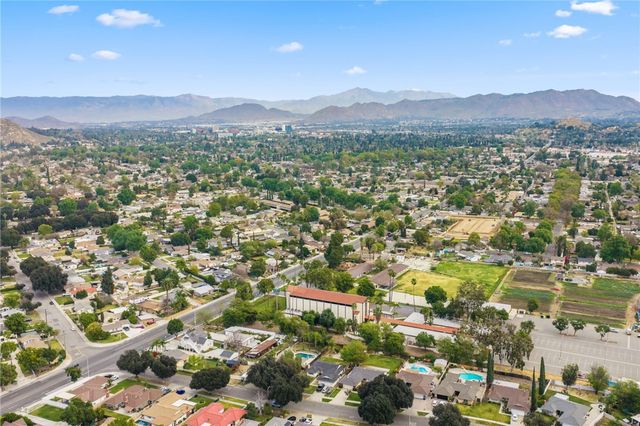 6090 Meadowbrook Lane, Riverside, CA 92504