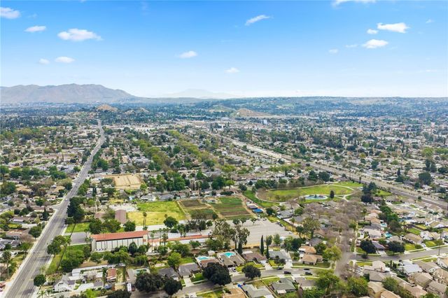 6090 Meadowbrook Lane, Riverside, CA 92504