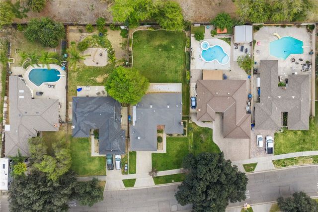6090 Meadowbrook Lane, Riverside, CA 92504