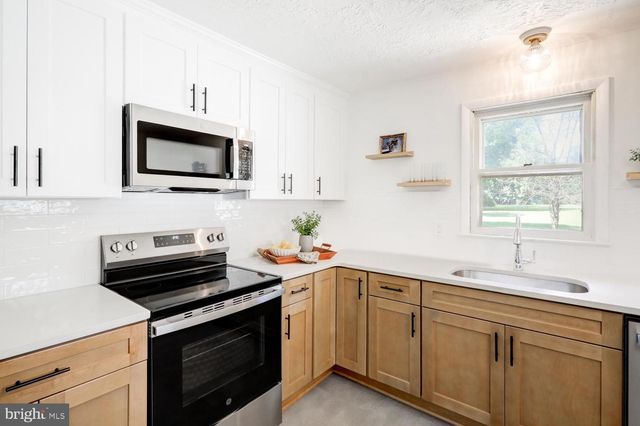 605 SYCAMORE DR, Columbia, PA 17512