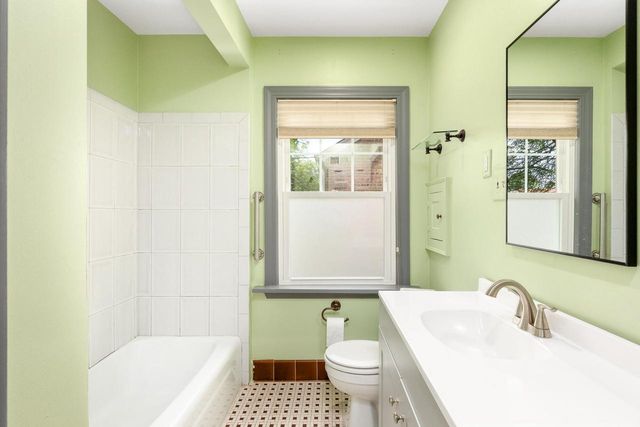 165 N 85th STREET, Wauwatosa, WI 53226