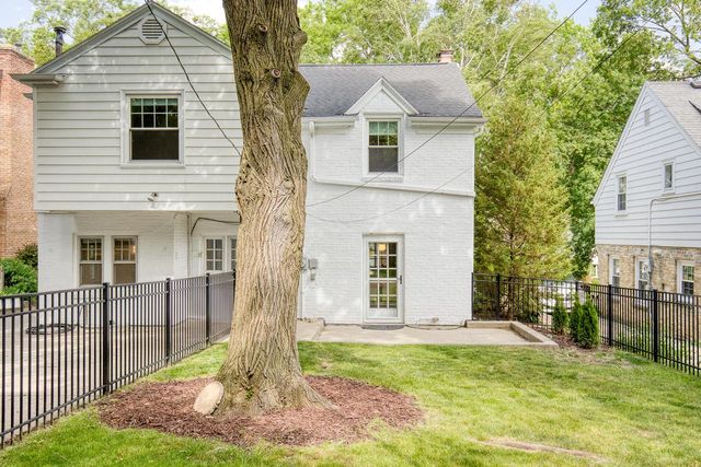 165 N 85th STREET, Wauwatosa, WI 53226