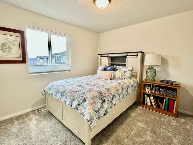 24348 E Goshawk Way, Liberty Lake, WA 99019