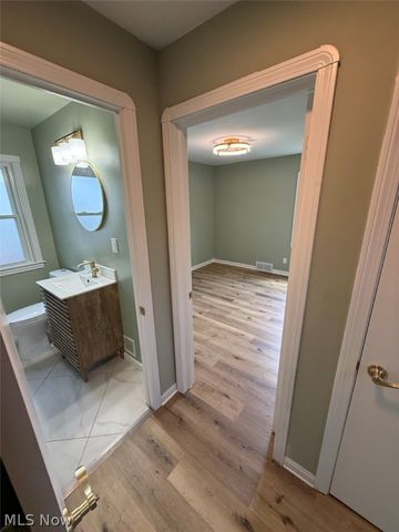 8314 Vineyard Avenue, Cleveland, OH 44105