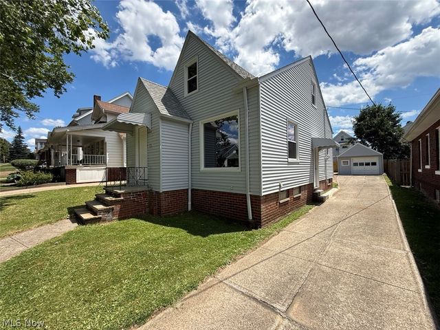 8314 Vineyard Avenue, Cleveland, OH 44105