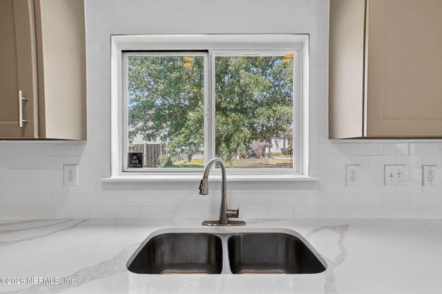 1124 SUNRAY Court, Jacksonville, FL 32218