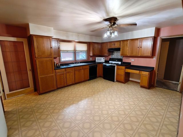 17717 Bernadine Street, Lansing, IL 60438