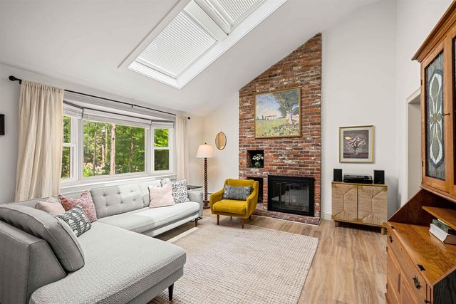 20 Hawkview Road, Hudson, NH 03051