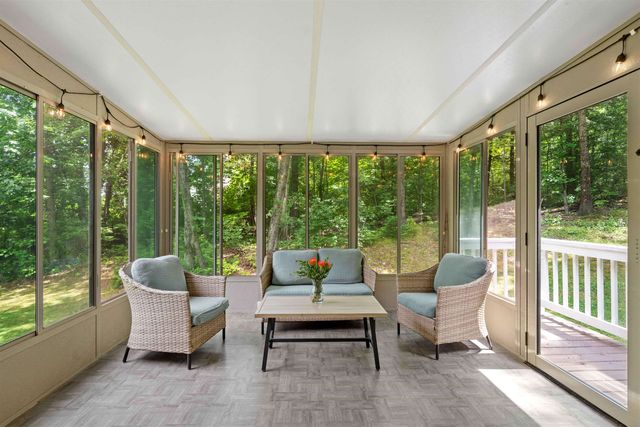 20 Hawkview Road, Hudson, NH 03051