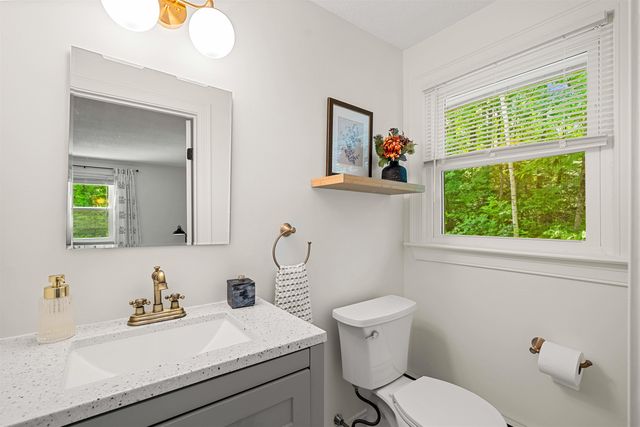 20 Hawkview Road, Hudson, NH 03051