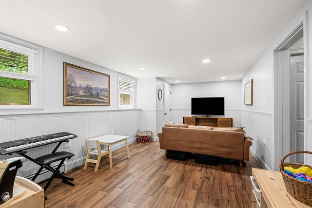 20 Hawkview Road, Hudson, NH 03051